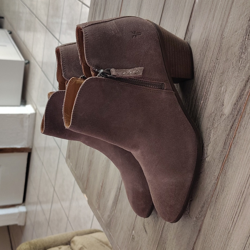 New Frye Women's Suede Ankle Boots In Taupe Size 9.5 - Picture 3 of 13